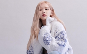 Rose BLACKPINK Seksi Banget Pakai Dress Transparan di Paris Fashion Week
