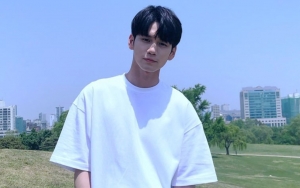 Comeback Drama, Intip 8 Potret Ong Sung Woo Tampil Charming