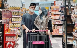 Cueki Isu Tiduri Istri Orang, Alvin Faiz Ciumi Tangan Henny Rahman Saat Kajian Bikin Geli?