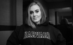 Adele Kesal dengan Komentar Jahat Wanita Lain Soal Perubahan Berat Badannya 