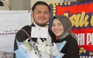 Ramai Ditanya Soal Kelulusannya yang Lebih Dulu Dibanding Suami, Kesha Ratuliu Lontar Jawaban Manis