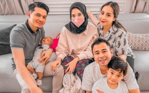 Nagita Slavina Boyong Jajanan Seabrek ke Rumah Zaskia Sungkar, Sandal Kembar Malah Bikin Salfok