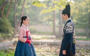 Junho 2PM Peluk Lee Se Young Erat di Teaser 'Red Sleeve', Ekspresi Campur Aduk Picu Tanda Tanya