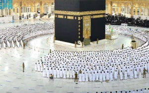 Masjidil Haram di Mekkah Kembali Beroperasi Penuh, Aturan Jaga Jarak Ditiadakan