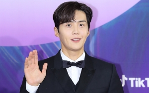 Karier Kim Seon Ho Berakhir, Netizen Julid Salahkan Mantan Pacar yang Diduga Janda