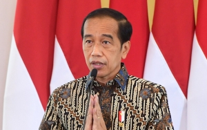 Jokowi 'Sentil' Menpora dan LADI Pasca Kisruh Bendera Merah Putih Tak Berkibar di Piala Thomas