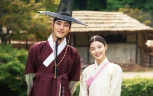 Begini Reaksi Manis Ahn Hyo Seop Saat Tahu Kim Yoo Jung Terluka di Lokasi Syuting 'Red Sky'