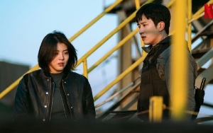 Kerja Bareng, Ahn Bo Hyun Kagumi Totalitas Akting Han So Hee Saat Beradegan Aksi di 'My Name'