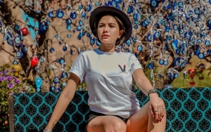 Jarang Disorot, Foto Ibunda Nikita Mirzani Cantik Berhijab Bak Bule Belanda Sukses Bikin Takjub