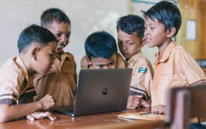 Ratusan Siswa Dan Guru Positif COVID-19, PTM Terbatas 22 Sekolah Di Bandung Dihentikan
