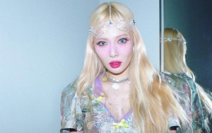 Detik-Detik HyunA Terima Buket Bunga di Pernikahan Teman, Fans Doakan Segera Menikah