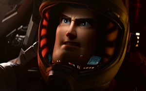 Sutradara 'Lightyear' Beber Alasan Chris Evans Jadi Satu-satunya Opsi untuk Karakter Buzz