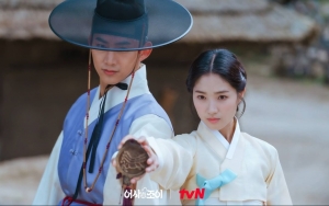 Taecyeon 2PM dan Kim Hye Yoon Bak Beda Spesies, 'Secret Royal Inspector Joy' Janjikan Kegembiraan