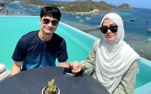 Makin Mesra, Alvin Faiz Gercep Beri Pujian Manis ke Henny Rahman Saat Tampil Begini