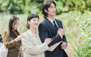 Hubungan Karakternya Kandas, Ahn Bo Hyun dan Kim Go Eun Pamer Keuwuan di Lokasi 'Yumi's Cells'