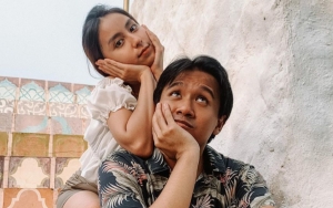 Lagi Ultah, Joshua Suherman Resmi Tunangan dengan Clairine Clay 