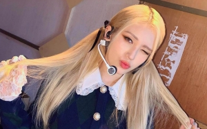 Jeon Somi Kegirangan Jalani Syuting Bareng Sang Ayah di MV 'XOXO', Fans Malah Fokus ke Nama Seragam