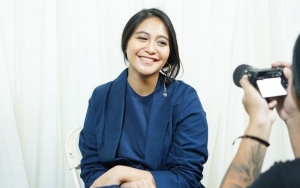 Caca Tengker Halloween Party Pakai Adat Jawa, Baju Kaleng Krupuk Anaknya Bikin Gemas
