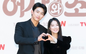 Taecyeon dan Kim Hye Yoon Saling Bongkar Kelakuan di Lokasi 'Secret Royal Inspector Joy'