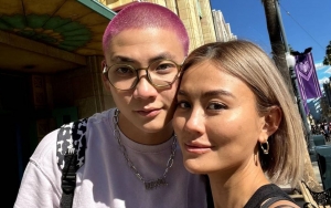 Liburan di Disneyland, Agnez Mo Mesra Cium Adam Rosyadi