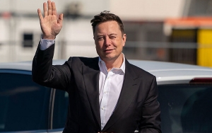 Elon Musk Bertanya Apakah Dia Harus Jual 10 Persen Saham Tesla, Publik Bereaksi