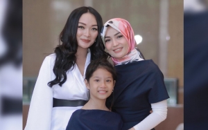 Cantik Pirang Ala Barbie, Zaskia Gotik Sapa Imel Putri 'Sayang' Bak Bukti Akur Ala BFF