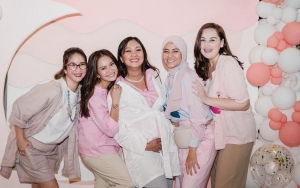Ikut Beri Kejutan Nola Be3, Meisya Siregar Minta Doa Untuk Sang Sahabat