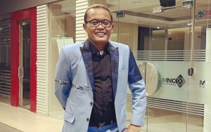 Sule Ternyata Punya Tradisi Cium Kaki Ibu Tiap Hari Pahlawan, Bikin Salut