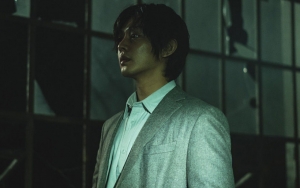 Jadi Pemimpin Aliran Sesat, Yoo Ah In Manfaatkan Kekacauan Dunia di Teaser 'Hellbound'