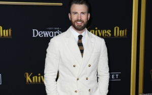 Bukan Chris Evans, Gelar 'Sexiest Man Alive' 2021 People Jatuh ke Tangan Aktor Awet Muda Ini