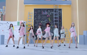 TWICE Ajari Soal Cinta di MV 'Scientist', Ini yang Bedakan dari Title Track Sebelumnya