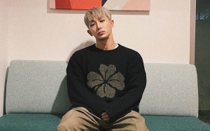 Wonho Buktikan Sikap Profesional Langsung Balik Manggung Usai Pingsan Hingga Digotong Tim Medis