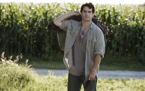 Henry Cavill Beber Satu Hal yang Paling Disesalinya dari 'Man of Steel'