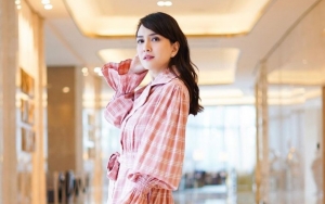 Shandy Aulia Dipuji Cantik Kenakan Mukena, Ramai Dikira Mualaf