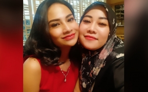Sang Ibu Sambung Nangis Temukan Buku Diary Vanessa Angel, Isinya Nyesek
