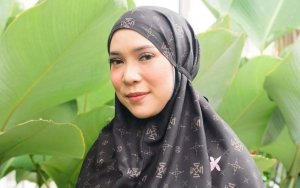 Hamil Anak Kedua, Intip Gaya Fitri Tropica Lucu Nan Anggun Dalam 7 Potret Ini