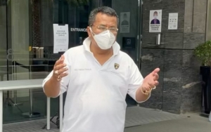 Foto Hotman Paris Mendadak Mejeng di Times Square New York, Ada Apa? 