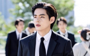 V BTS Pamer Foto Uwu Peluk Jeon Bam, Ada yang Cemburu Nih!