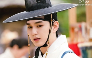 Serius Banget, Ini Potret Yoo Seung Ho Saat Ikuti Ujian di 'When Flowers Bloom, I Think of the Moon'