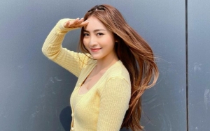 Biasa Kalem, Natasha Wilona Tampil Beda Pakai Crop Top Hingga Pamer Gaya Rambut Cetar