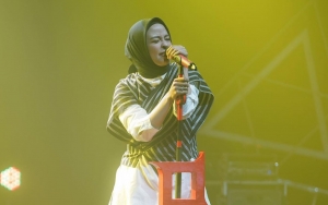 Bikin Ngakak, Tantri Kotak Pamer Dapat Empat Piala  Anugerah Menjadi Ibu