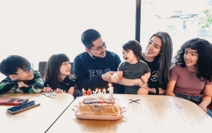 Sheila Marcia Posting Foto Bareng Keluarga,  Anji Komentari Takjub Lihat  Anaknya Sudah Jadi Gadis