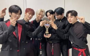 Member ONEUS Mendadak Terharu usai Dapat Penghargaan Pertama di Acara Musik Sejak Debut