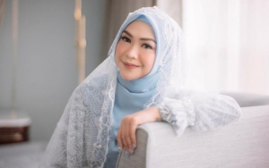 Video Haru Ria Ricis 'Sapa' Mendiang Ayah Usai Menikah Disebut Penuh Makna, Tegaskan Sudah Bahagia