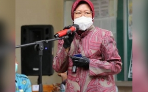 Mensos Risma Kelelahan Hingga Nyaris Pingsan Kala Kunjungi Lokasi Longsor di Sumut