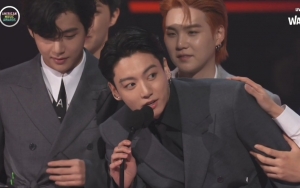 AMA 2021: Jungkook BTS Lupa Kata-Kata Pidatonya, Jin Langsung Turun Tangan