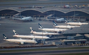 Aturan Karantina Ketat Hong Kong Disebut Bahayakan Kesehatan Mental Pilot