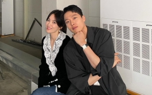 Song Hye Kyo Manyun Selfie Bareng Jang Ki Yong di Lokasi 'Now, We Are Breaking Up'