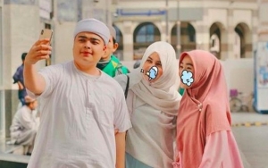Akrab Banget, Larissa Chou Kenang Momen Bolak-balik Diminta Ameer Azzikra Jadi Tukang Foto
