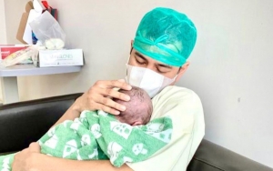 Cara Raffi Ahmad Gendong Baby R Jadi Perbincangan, Disebut Kaku